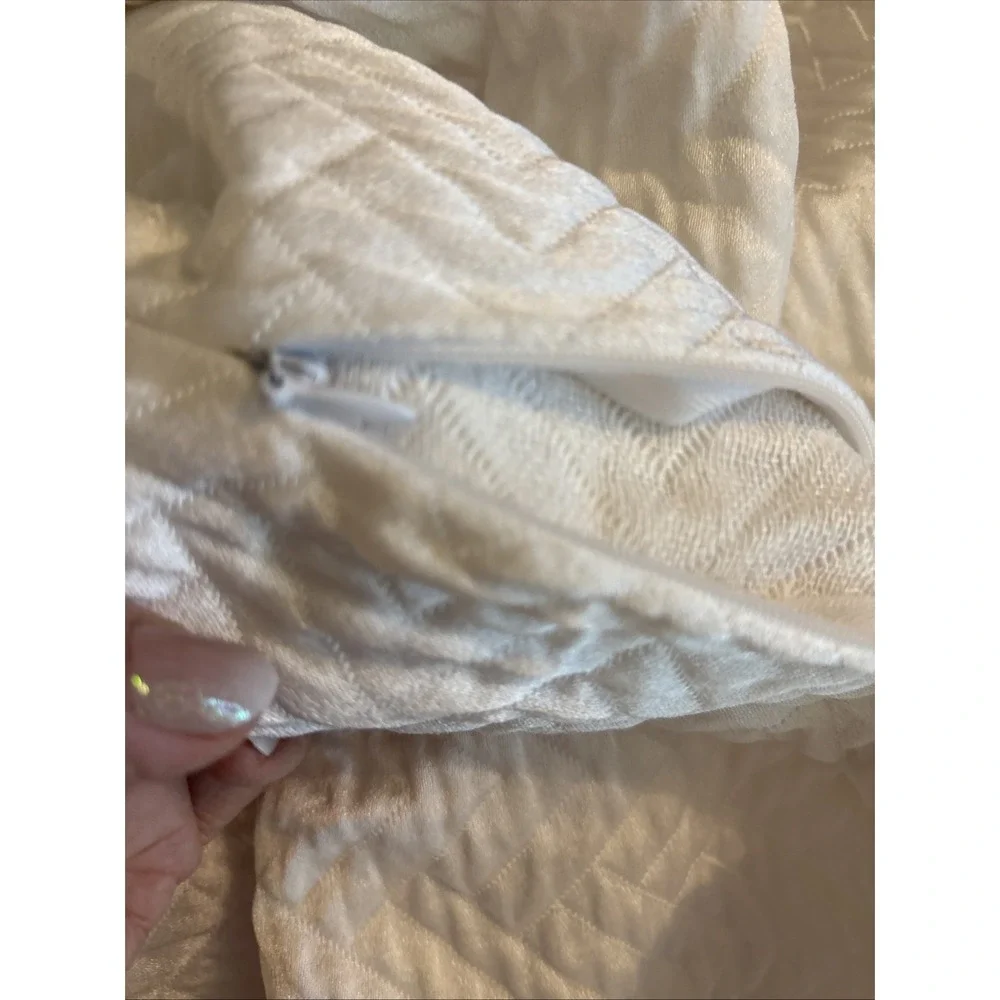 2 RARE‎ Ralph Lauren White Quilted Pillow bed Shams zip closure STANDARD size